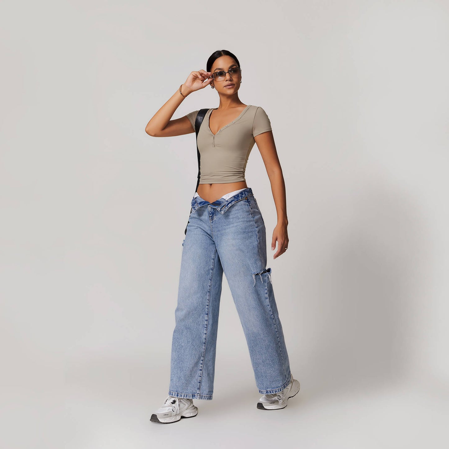 Button V-neck Crop Top