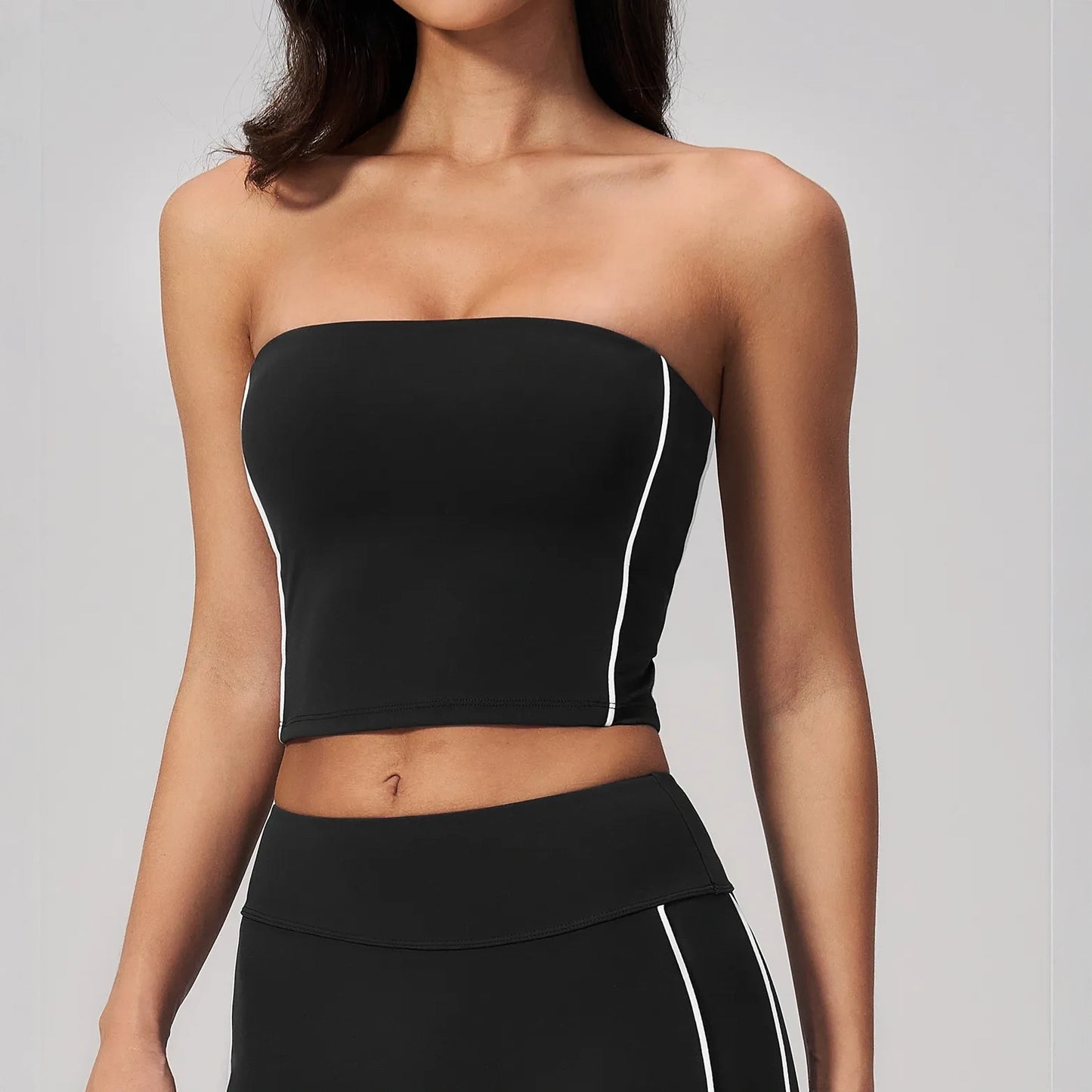Contrast Strapless Bandeau Sports Bra - Black / White - black white front view