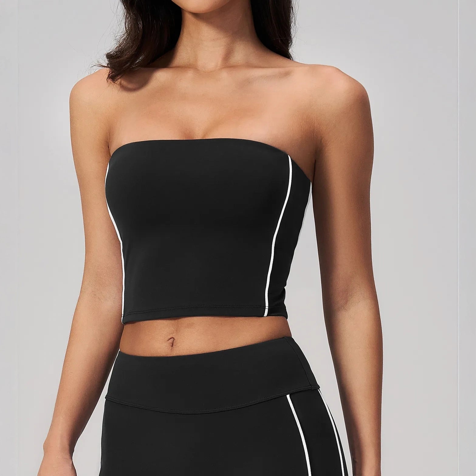 Contrast Strapless Bandeau Sports Bra - Black / White - black white front view